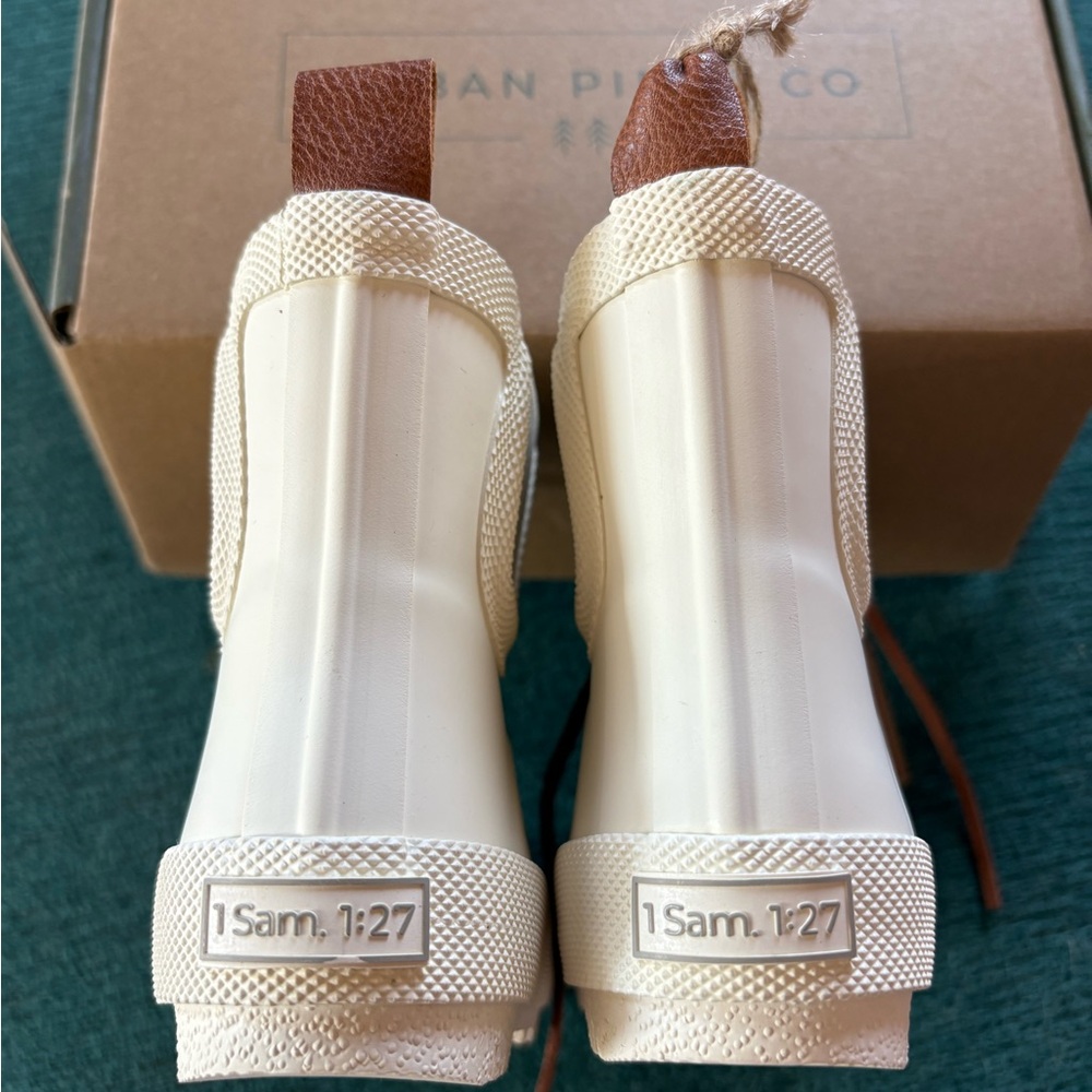 Kids Cream Chelsea Rain Boot - Picture 3 of 11